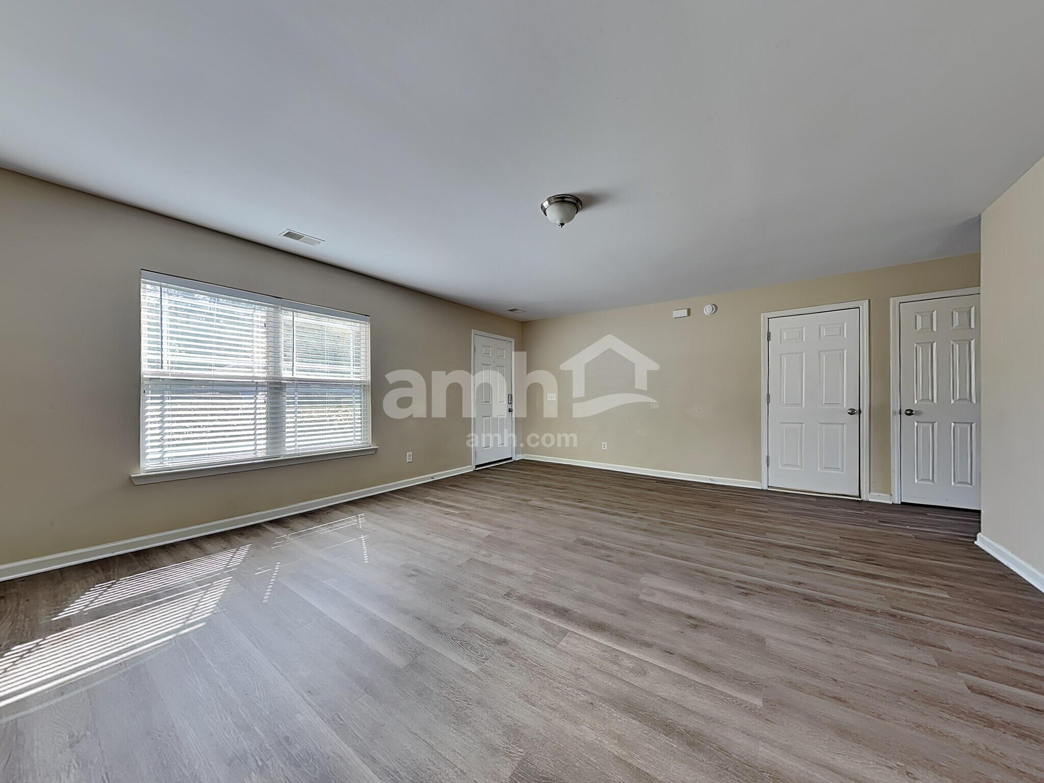 Building Photo - 2 Crystal Lake Dr