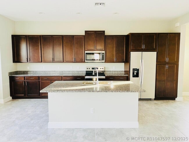Building Photo - 14476 Spruce Pne Dr