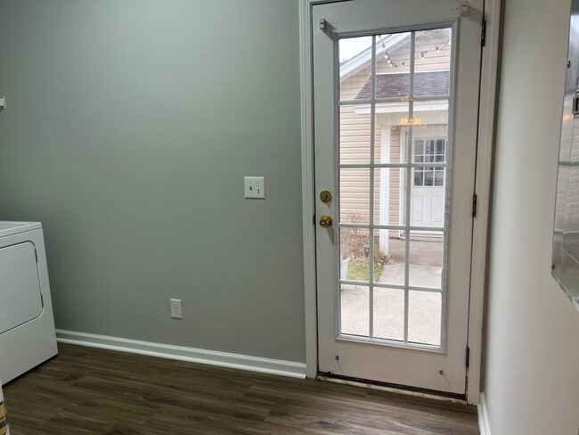 Building Photo - Lovely Bluffton Park House