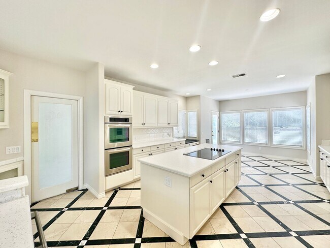 Building Photo - 4286 La Canada Rd