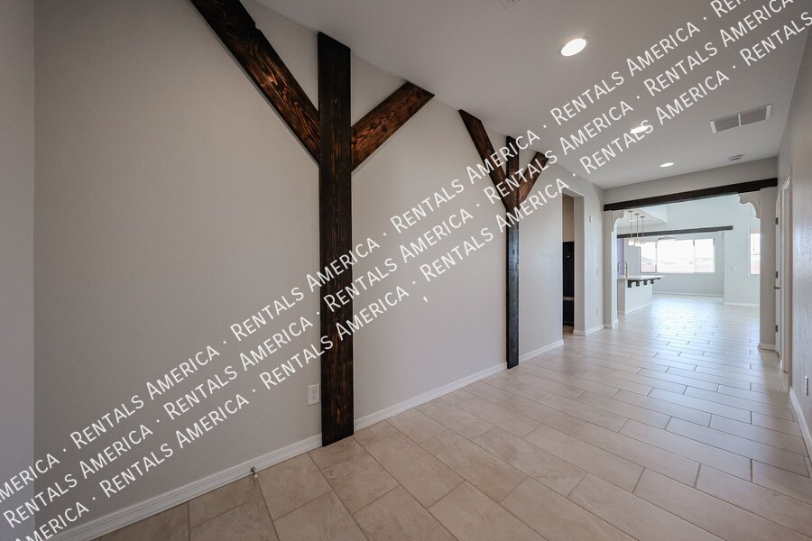 Building Photo - 11128 S 54th Ln