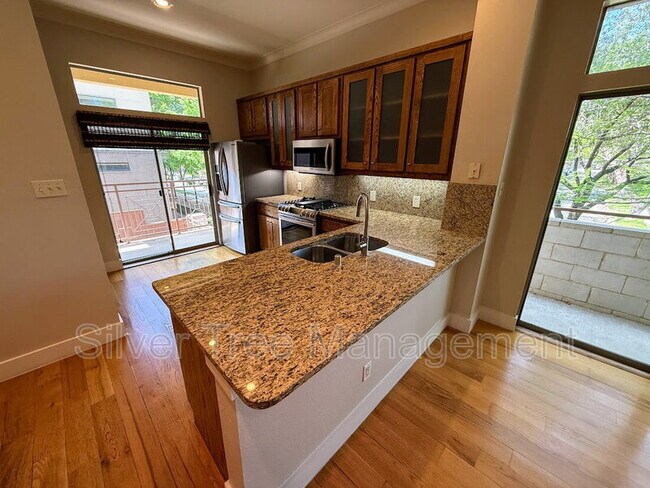 Building Photo - 3204 Wycliff Ave