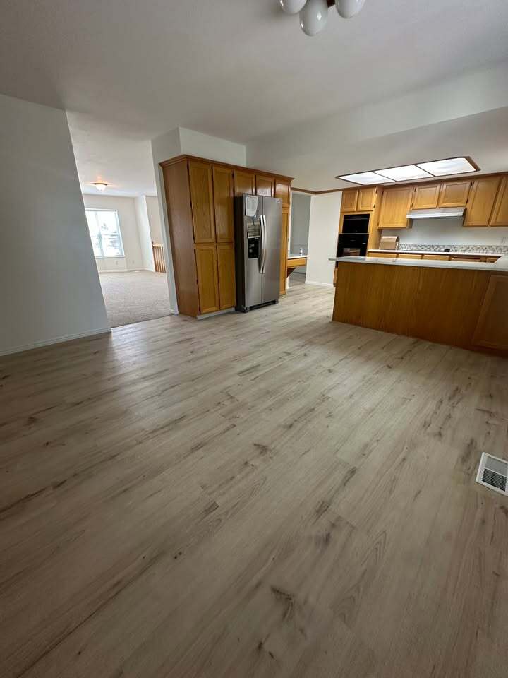 Dining area - 754 W 2100 N