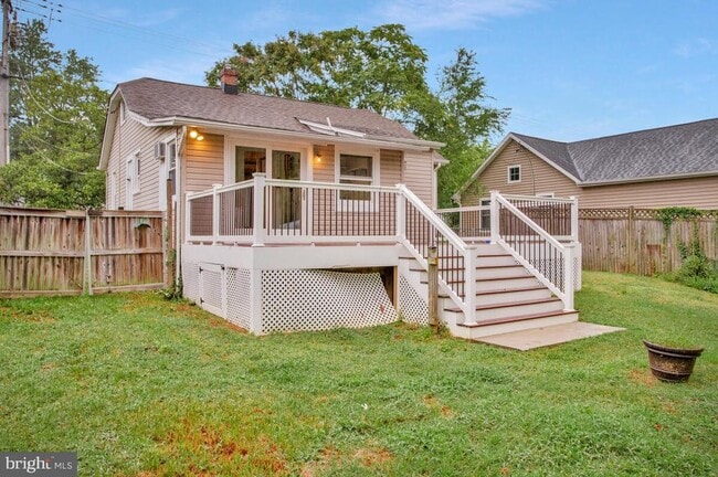Building Photo - 1009 Tyler Ave