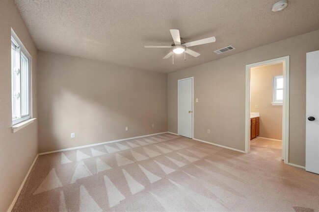 Building Photo - 1016 Peggotty Pl