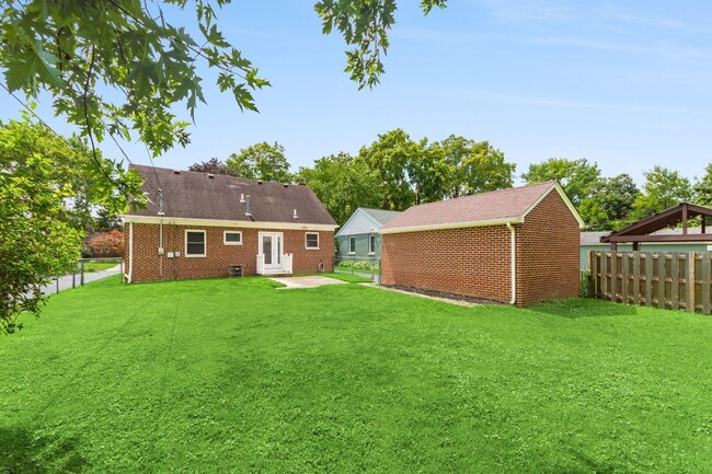 Building Photo - 336 E Weisheimer Rd