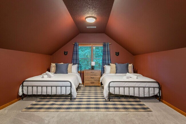 Building Photo - 41 Little Forest Dr