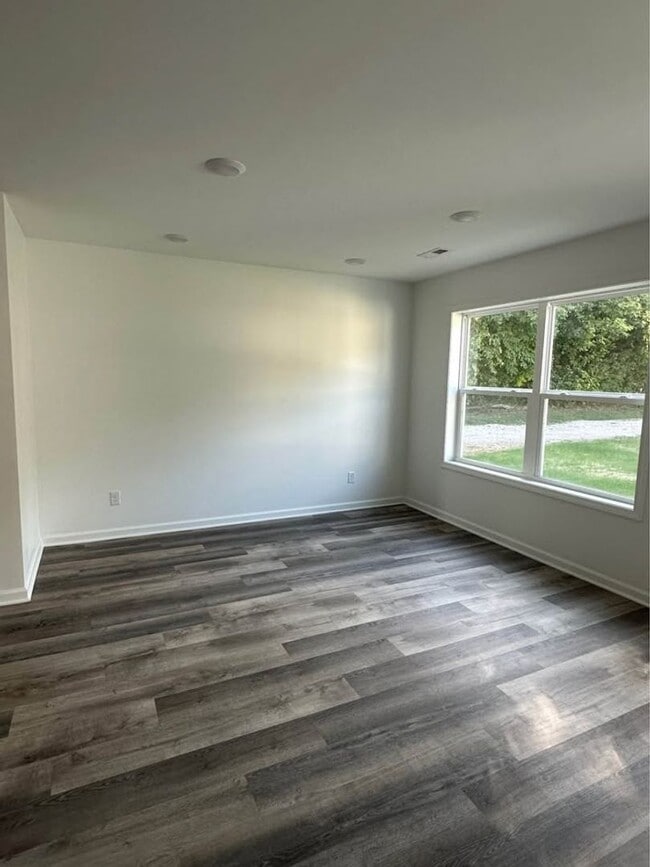 Building Photo - Twin Lakes Duplex