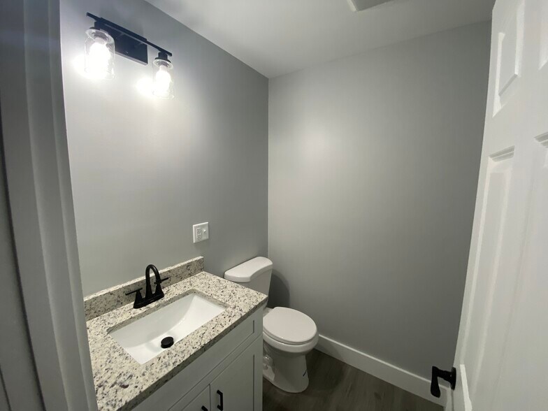 Building Photo - 32 Main St