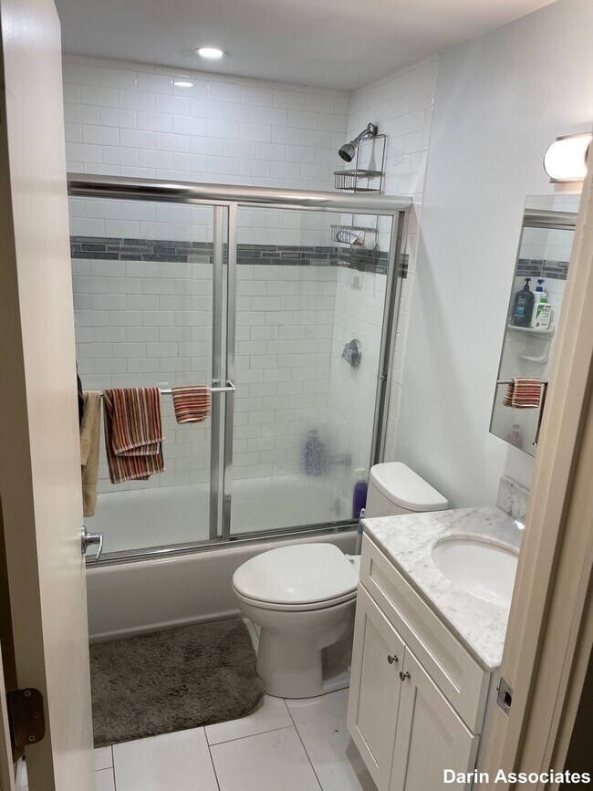 Building Photo - 37 Day St