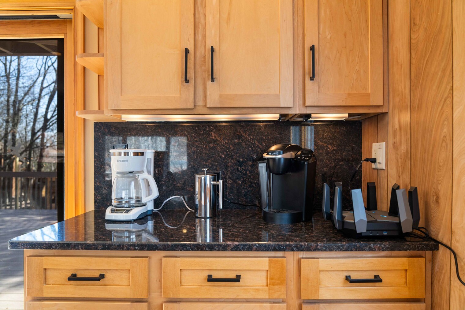 Building Photo - 320 Midland Ct