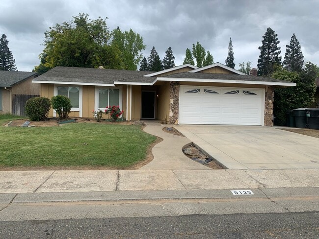Building Photo - ROSEMONT 3 BR 2 BA House
