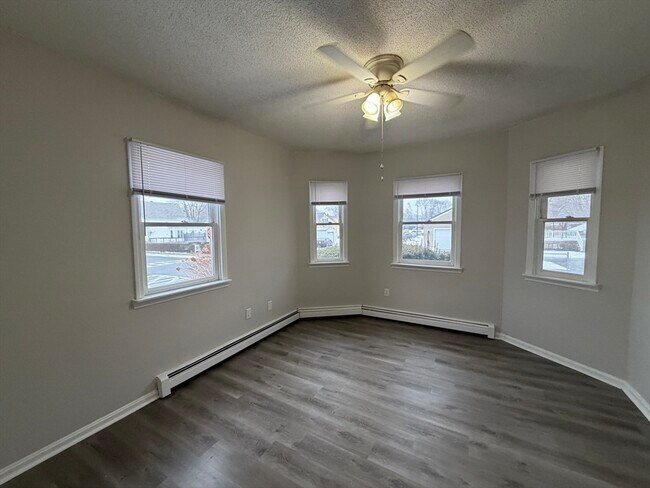 Building Photo - 137 Midland St