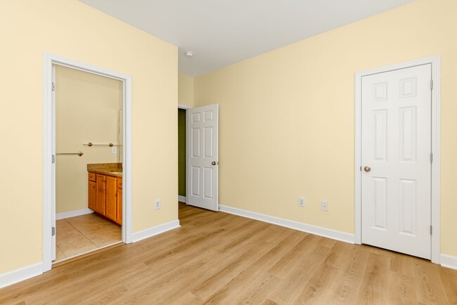 Building Photo - Gorgeous Market Common Townhome w/ Garage