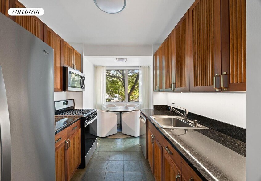 Building Photo - 20 River Ter.