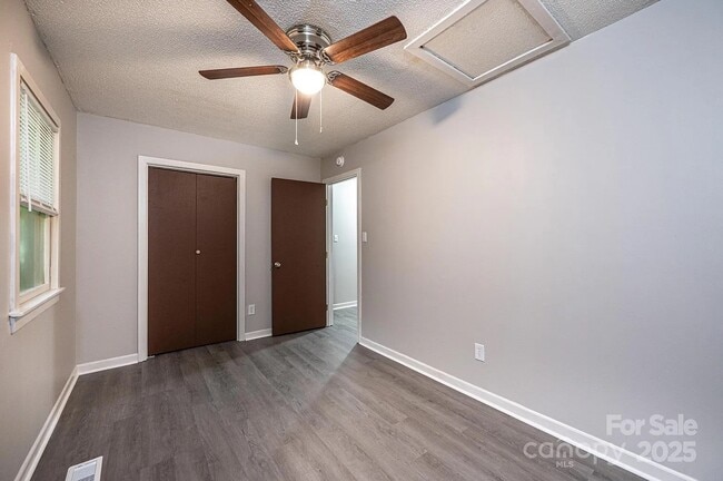 Building Photo - 1051 3rd St SE