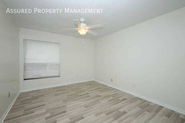 Building Photo - 301 Dryberry Way