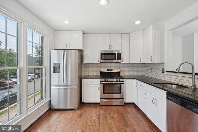 Building Photo - 7706 Hickory Glen Way