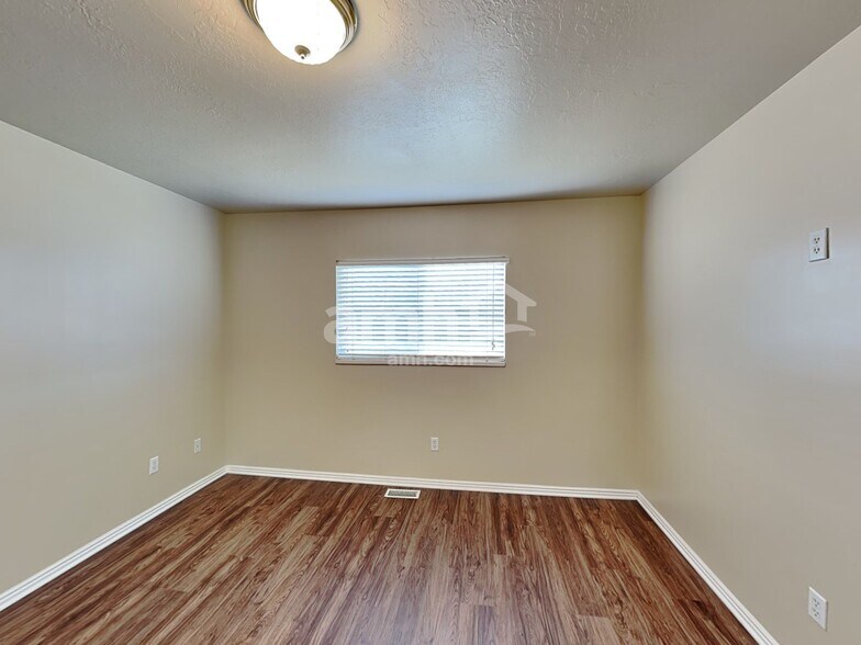 Building Photo - 1401 N 2225 W