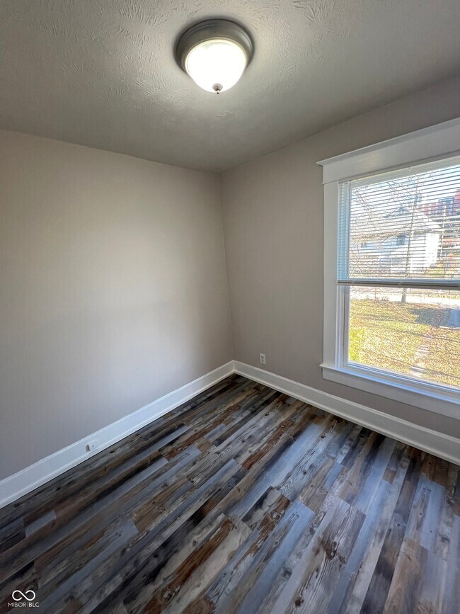 Building Photo - 3249 N Kenwood Ave