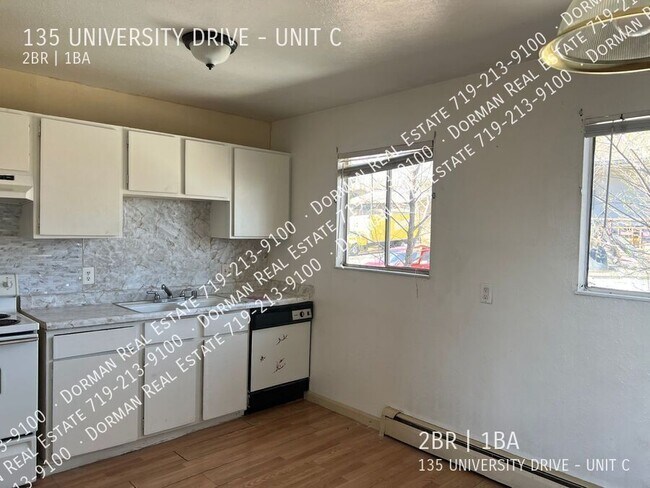 Building Photo - 135 University Dr