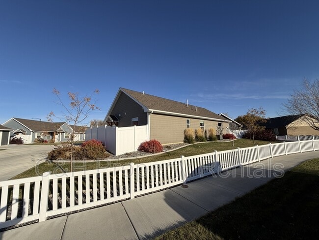 Building Photo - 1405 Harmony Ct