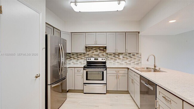 Building Photo - 1001 SW 12th Ct