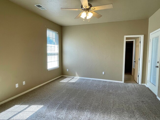Building Photo - Beautiful 3 bed 2 bath home in a great loc...