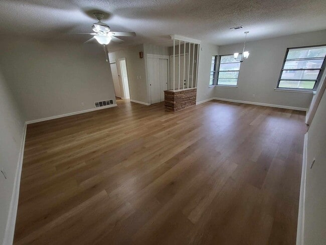 Building Photo - 706 Maple St