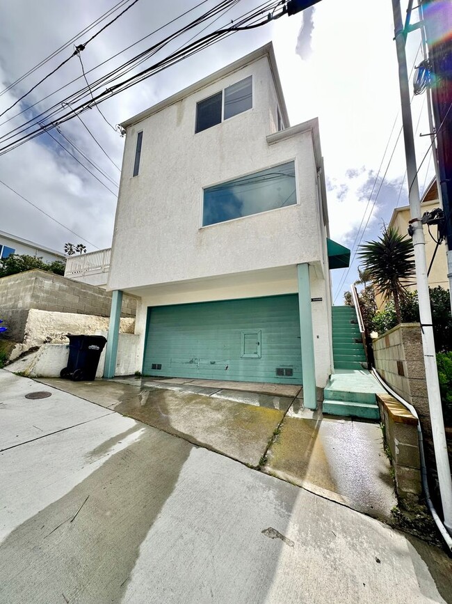 Building Photo - Amazing Ocean View Beach House