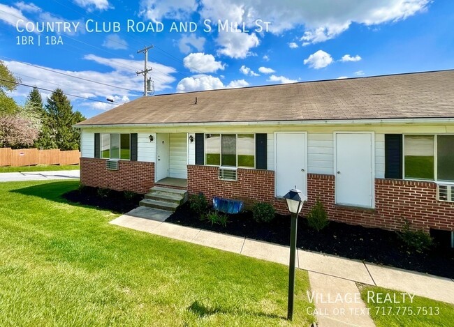 Building Photo - 811 Country Club Rd