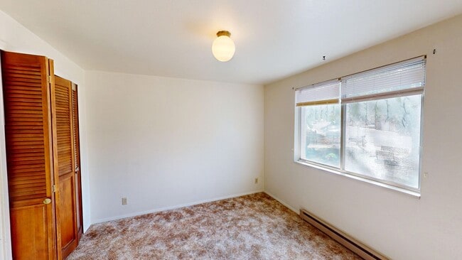 Building Photo - 2 bedroom duplex in quiet cul-de-sac