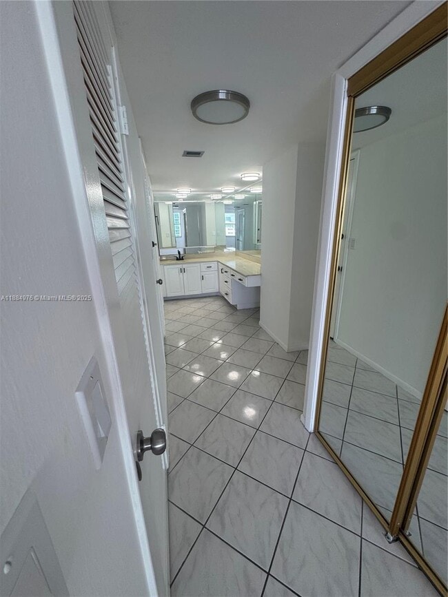 Building Photo - 6039 Collins Ave