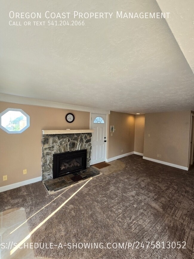 Building Photo - Ocean Views 1bed/1bath Upstairs Unit