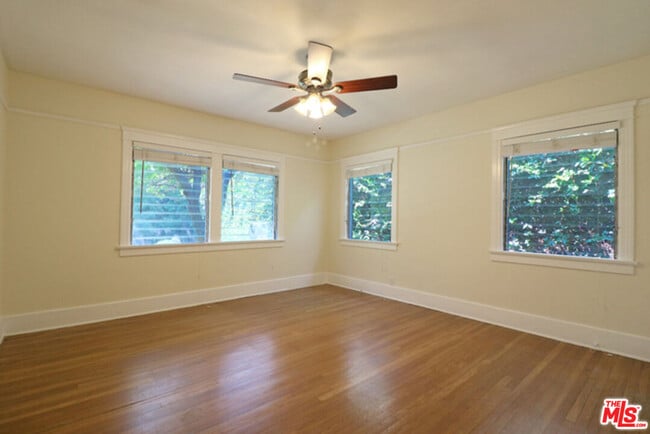 Building Photo - 523 N Gower St