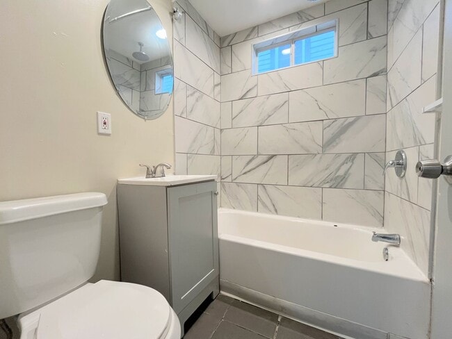 Building Photo - 501 Plymouth Ave