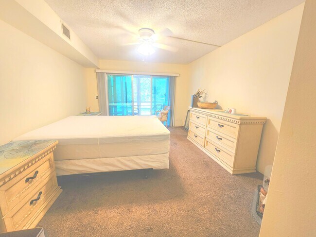 Building Photo - 3959 Via Poinciana