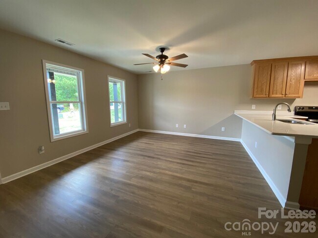 Building Photo - 1961 Glen Manor Ct