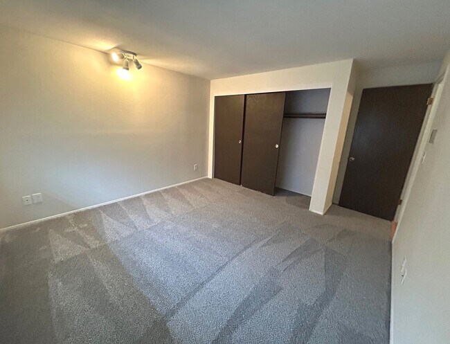 Building Photo - 3 Bedroom 1.5 Bath Rambler