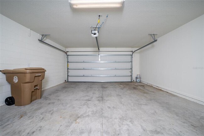 Building Photo - 9061 Oscraft Dr