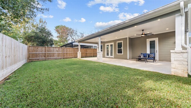 Building Photo - 517 Moore St