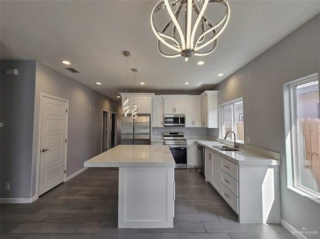 Building Photo - 17 Saketa Ln