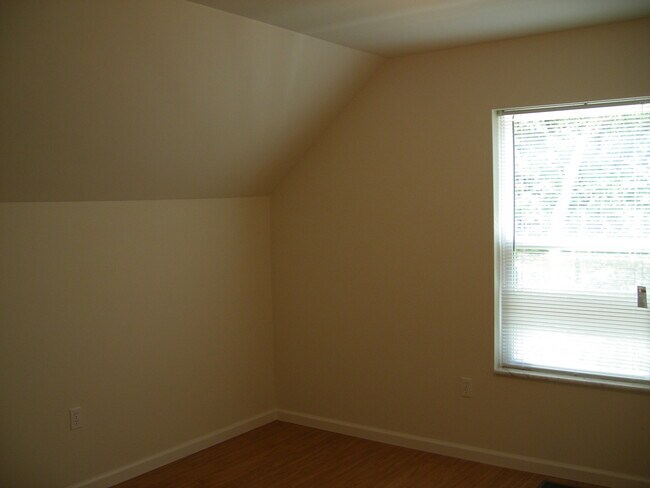 Building Photo - Home With Amazing Views on Private 5 Acre Lot - 7 mins from Washington