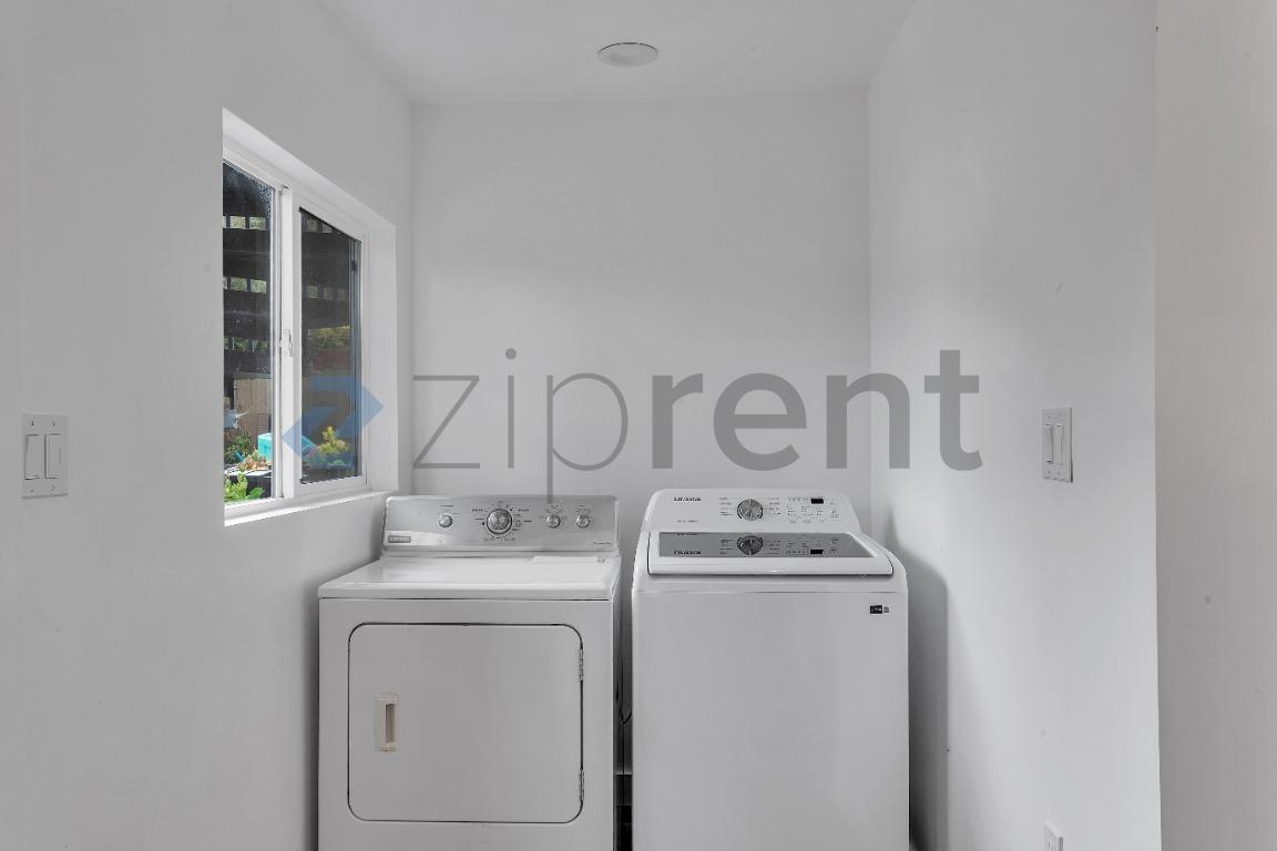 Building Photo - Unit