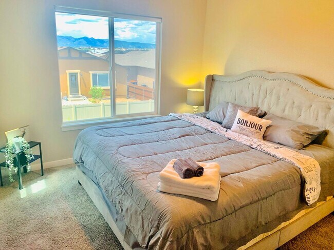 Building Photo - $2828 | 6BR/4BR | Fully Furnished Home in ...