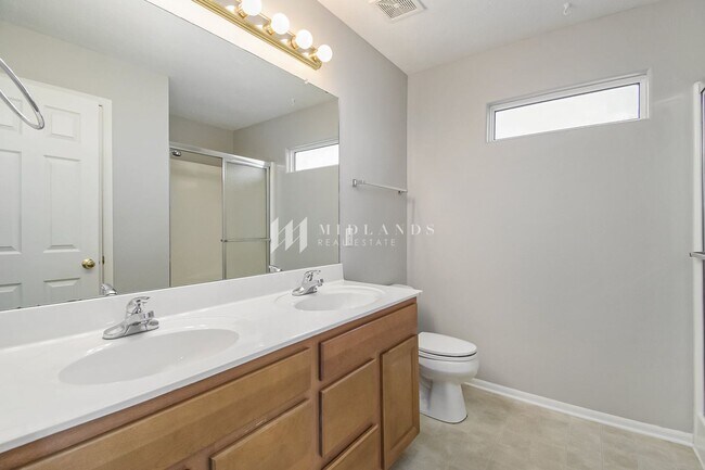 Building Photo - Multi-Level Elkhorn Home