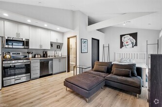 Building Photo - Studio, 1 bath Condo - 483 Washington Boul...