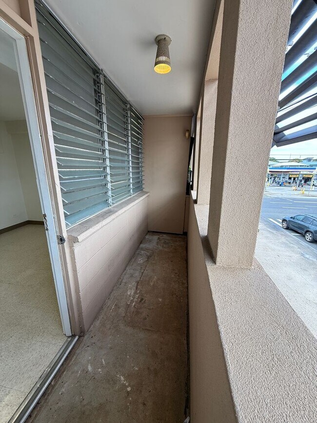 Building Photo - 3408 Waialae Ave