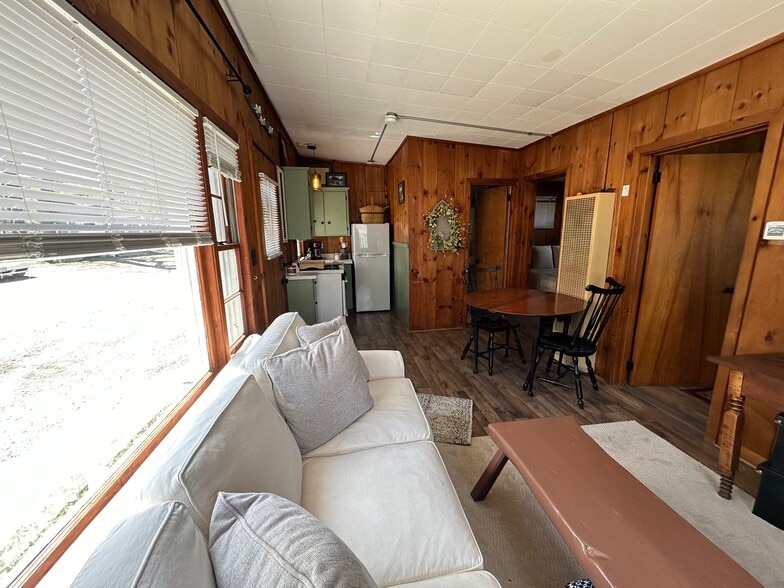 Building Photo - 14 Lake Shore Dr