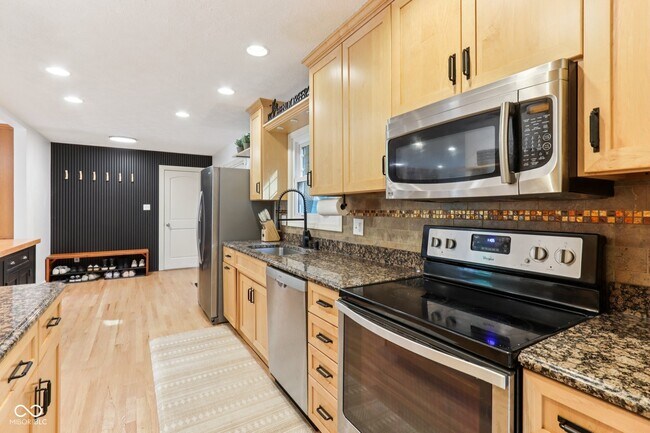 Building Photo - 521 Thornberry Dr